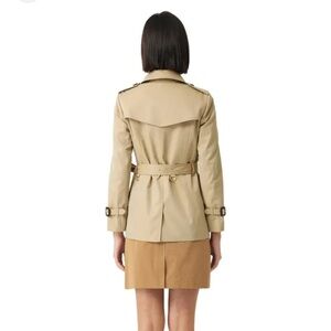 Hazzy’s Beige Short Trench Coat